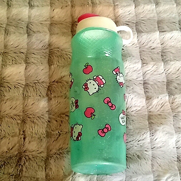 Hello Kitty 30 oz Water Bottle - Picture 1 of 6